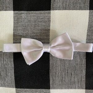 Elegant White Bow Tie